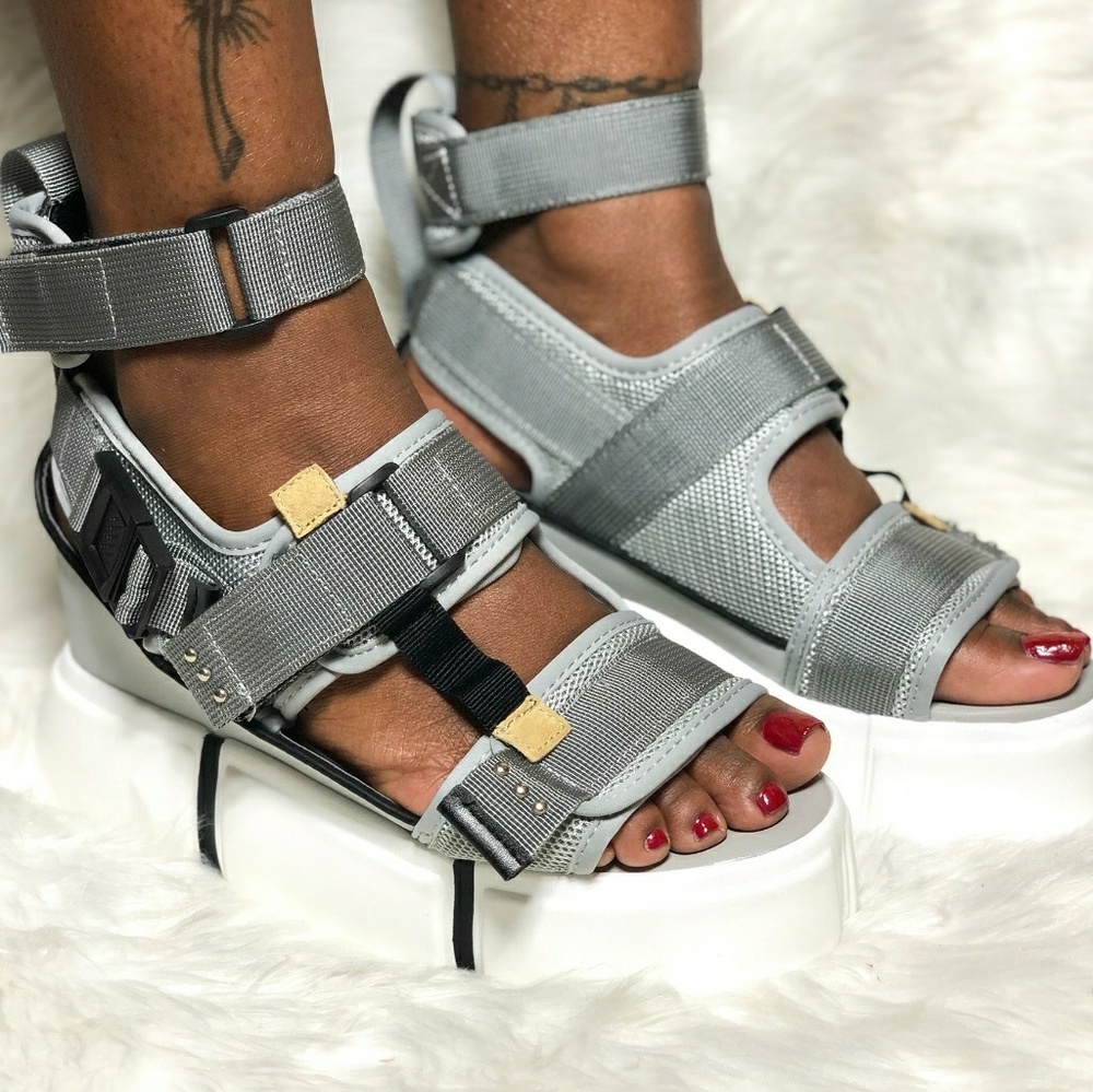 Women sandals